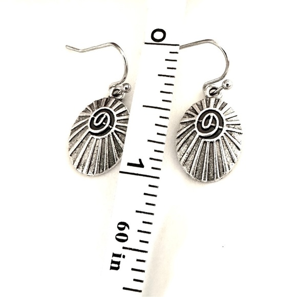 Vintage Style Oval Shaped Silver Tone Hoop Earrings - Picture 4 of 4